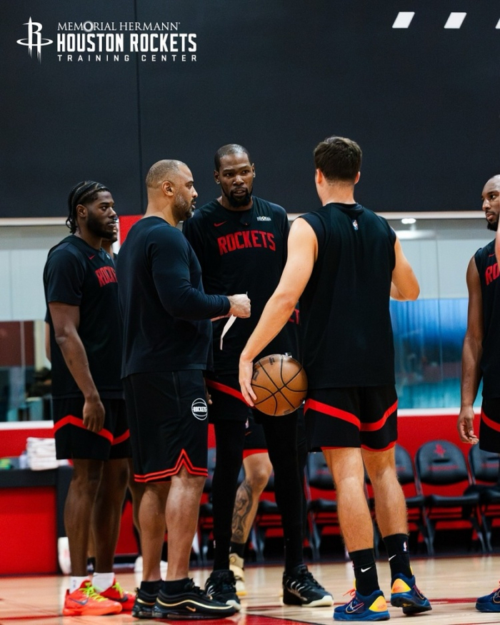 MK体育-关于华盛顿奇才发布备战花絮，今夜内部沟通，NBA常规赛任务艰巨，训练强度明显提升的信息